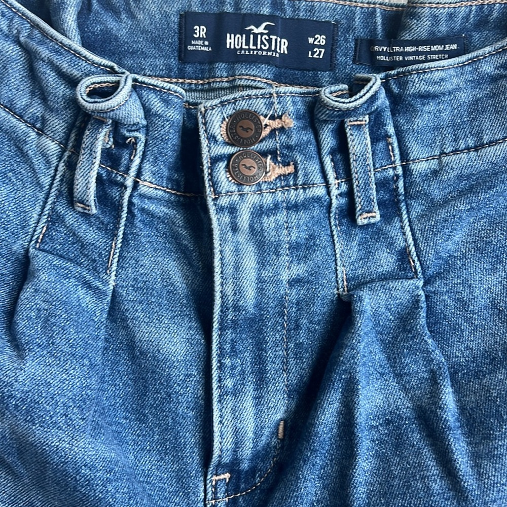 Hollister Curvy Ultra High-Rise Mom Jean Women’s Size 26 X 27 Vintage Stretch